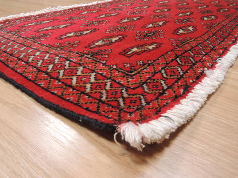 Baluch Red Hand Knotted 18 X 33 Area Rug 134-111130 Image 5