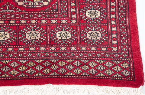 Bokhara Red Hand Knotted 47 X 69  Area Rug 700-111164 Image 4