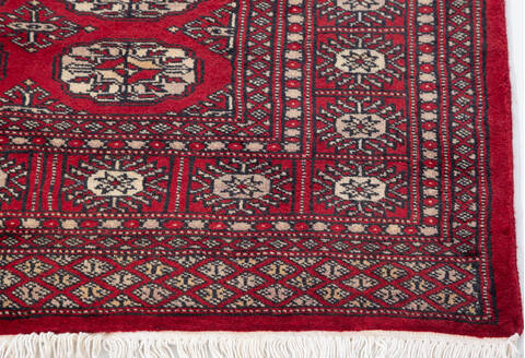Bokhara Red Hand Knotted 47 X 69  Area Rug 700-111166 Image 4