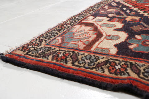 Hamedan Red Hand Knotted 43 X 68 Area Rug 99-111334 Image 10