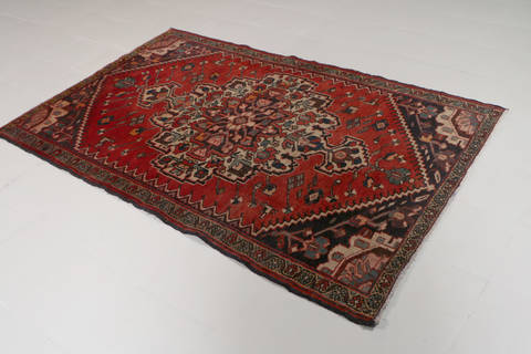 Hamedan Red Hand Knotted 43 X 68 Area Rug 99-111334 Image 2