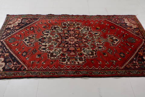 Hamedan Red Hand Knotted 43 X 68 Area Rug 99-111334 Image 5