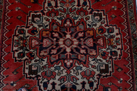 Hamedan Red Hand Knotted 43 X 68 Area Rug 99-111334 Image 7