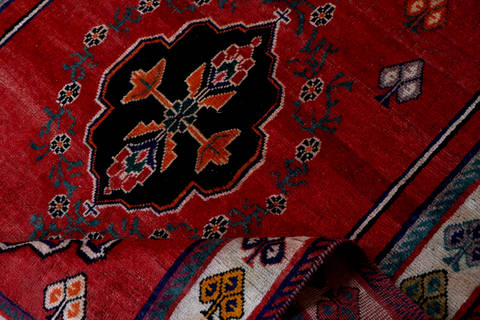 Shiraz Red Hand Knotted 41 X 60  Area Rug 99-111342 Image 11