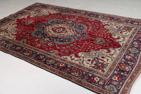 Tabriz Red Hand Knotted 65 X 98  Area Rug 99-111387 Image 3