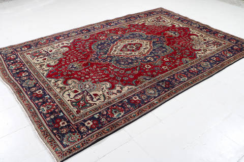 Tabriz Red Hand Knotted 65 X 98  Area Rug 99-111387 Image 4