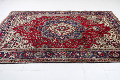 Tabriz Red Hand Knotted 65 X 98  Area Rug 99-111387 Image 5
