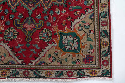 Tabriz Red Hand Knotted 31 X 43  Area Rug 99-111405 Image 6