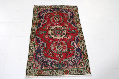Jaipur Red Hand Knotted 29 X 47 Area Rug 99-111407 Image 1