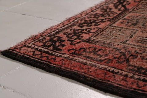Baluch Red Hand Knotted 29 X 48 Area Rug 99-111412 Image 13