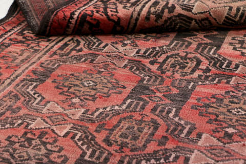 Baluch Red Hand Knotted 29 X 48 Area Rug 99-111412 Image 15