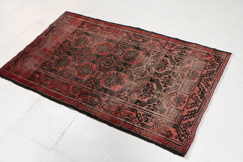 Baluch Red Hand Knotted 29 X 48 Area Rug 99-111412 Image 2