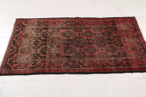 Baluch Red Hand Knotted 29 X 48 Area Rug 99-111412 Image 4