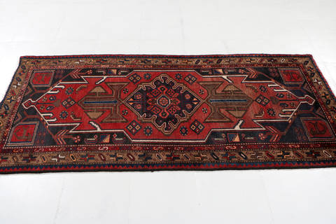 Zanjan Red Runner Hand Knotted 33 X 65 Area Rug 99-111453 Image 4