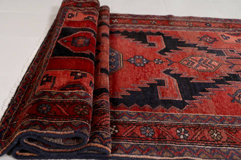 Hamedan Red Runner Hand Knotted 33 X 66 Area Rug 99-111538 Image 8