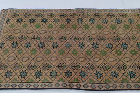 Tabriz Yellow Hand Knotted 30 X 48  Area Rug 99-111647 Image 7