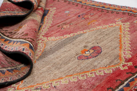 Shiraz Red Hand Knotted 35 X 51  Area Rug 99-111653 Image 12