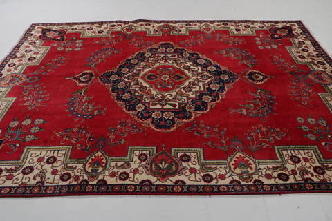 Tabriz Red Hand Knotted 79 X 101  Area Rug 99-111721 Image 5