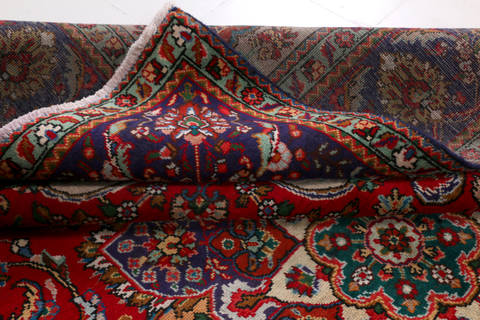 Tabriz Red Hand Knotted 83 X 113  Area Rug 99-111775 Image 15