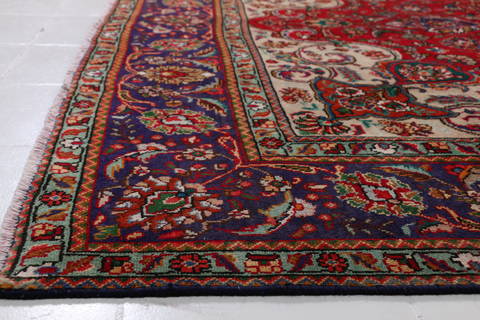 Tabriz Red Hand Knotted 83 X 113  Area Rug 99-111775 Image 9