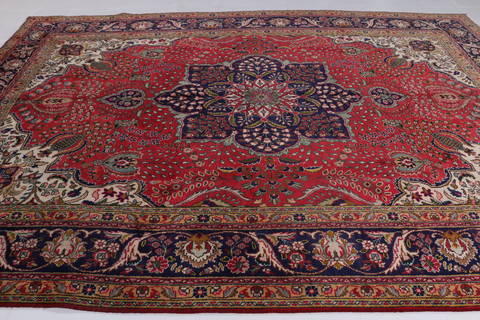 Tabriz Red Hand Knotted 84 X 121  Area Rug 99-111776 Image 4
