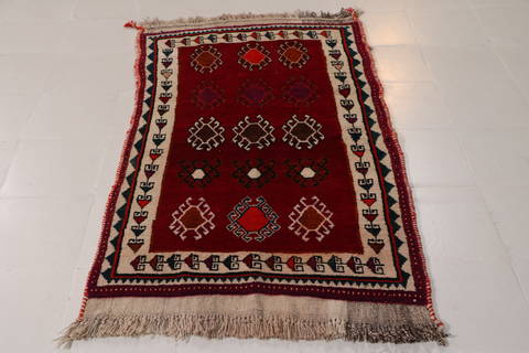 Shiraz Red Hand Knotted 31 X 51  Area Rug 99-111835 Image 1