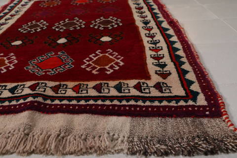 Shiraz Red Hand Knotted 31 X 51  Area Rug 99-111835 Image 10