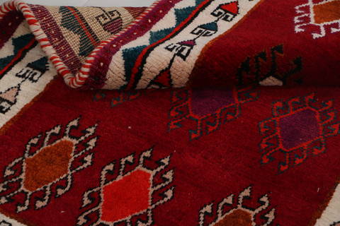 Shiraz Red Hand Knotted 31 X 51  Area Rug 99-111835 Image 12