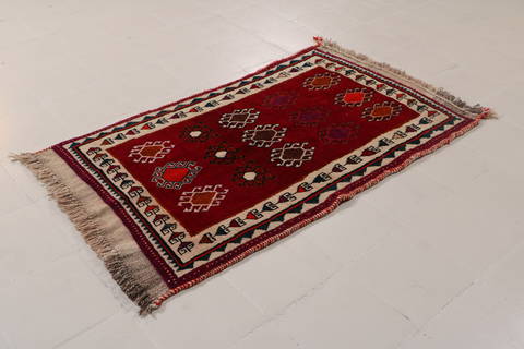 Shiraz Red Hand Knotted 31 X 51  Area Rug 99-111835 Image 3