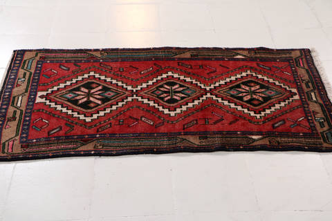 Hamedan Red Hand Knotted 26 X 411 Area Rug 99-111839 Image 3