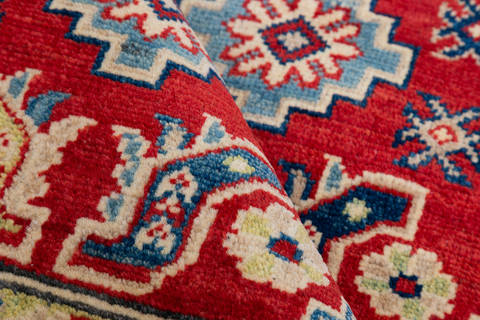 Kazak Red Hand Knotted 68 X 94 Area Rug 700-111899 Image 5