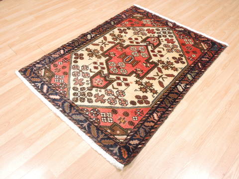 Hamedan Red Hand Knotted 37 X 49 Area Rug 100-111982 Image 2