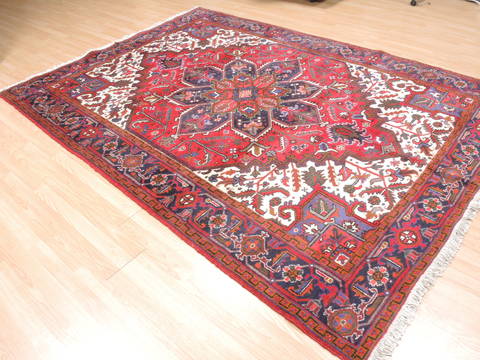 Heriz Red Hand Knotted 70 X 100 Area Rug 100-111992 Image 2