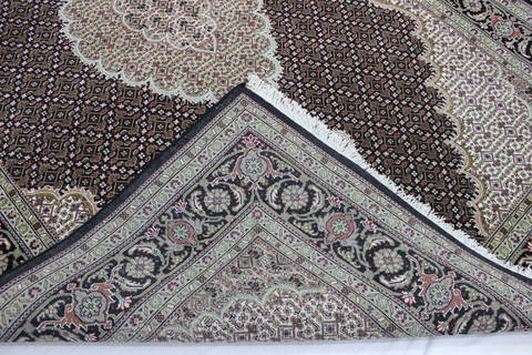Mahi Black Hand Knotted 68 X 910 Area Rug 902-111999 Image 3