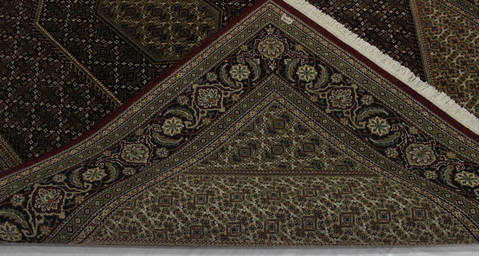 Mahi Red Hand Knotted 66 X 100 Area Rug 902-112015 Image 3