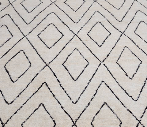 Moroccan White Hand Knotted 64 X 95 Area Rug 700-112086 Image 3