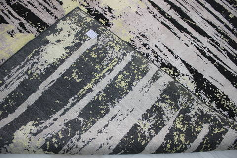 Modern Black Hand Knotted 81 X 101 Area Rug 902-112111 Image 3