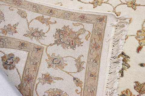 Jaipur White Hand Knotted 50 X 71 Area Rug 905-112341 Image 3