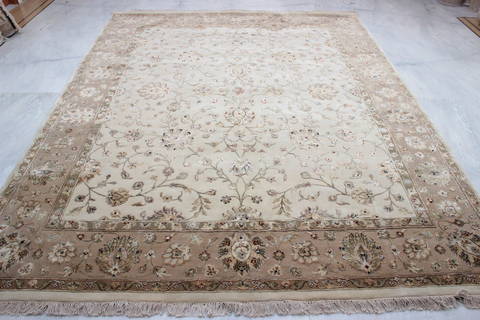 Jaipur White Hand Knotted 80 X 103 Area Rug 905-115818 Image 1