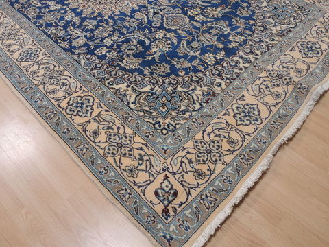 Nain Blue Hand Knotted 66 X 103 Area Rug 100-12046 Image 12