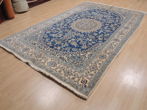 Nain Blue Hand Knotted 66 X 103 Area Rug 100-12046 Image 2