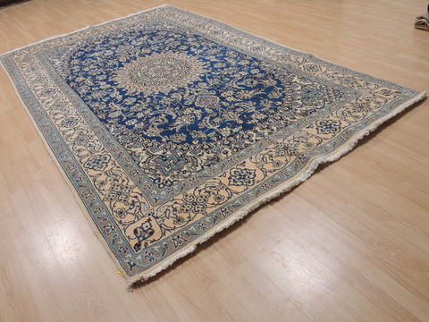 Nain Blue Hand Knotted 66 X 103 Area Rug 100-12046 Image 3