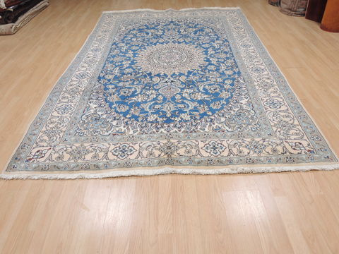 Nain Blue Hand Knotted 66 X 103 Area Rug 100-12046 Image 4
