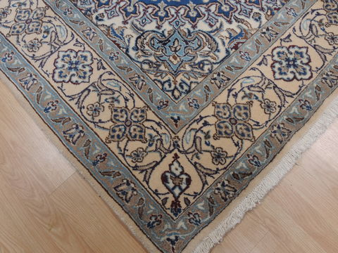 Nain Blue Hand Knotted 66 X 103 Area Rug 100-12046 Image 7