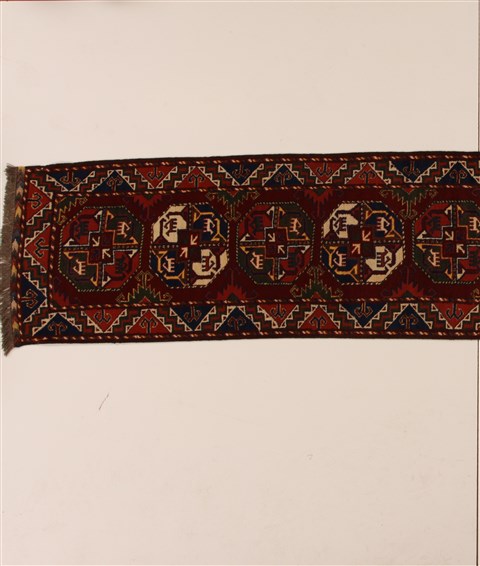 Hamedan Red Runner Hand Knotted 27 X 127  Area Rug 251-12651 Image 0