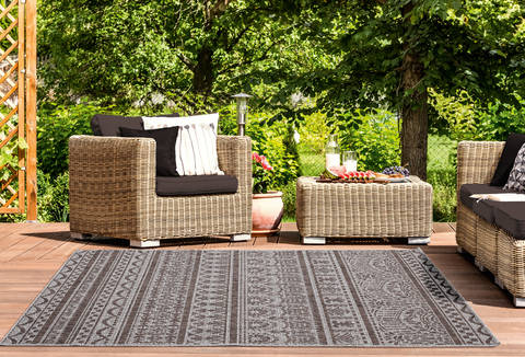 United Weavers Augusta Brown 50 X 70 Area Rug 3900 10150 69 806-123345 Image 1