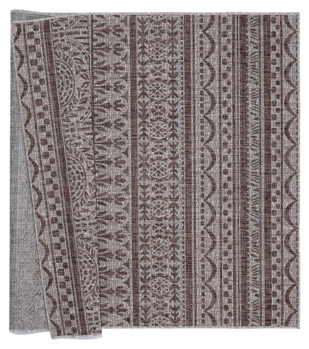 United Weavers Augusta Brown 50 X 70 Area Rug 3900 10150 69 806-123345 Image 3