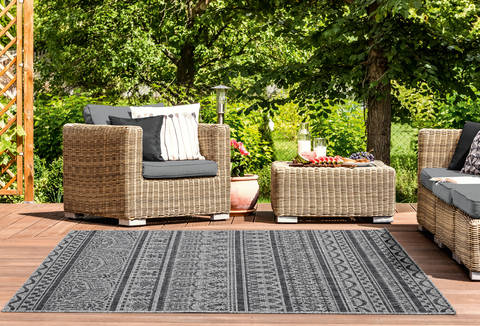 United Weavers Augusta Black 50 X 70 Area Rug 3900 10170 69 806-123351 Image 1