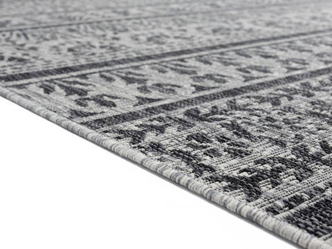 United Weavers Augusta Black 50 X 70 Area Rug 3900 10170 69 806-123351 Image 4