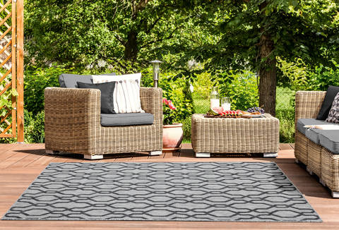 United Weavers Augusta Black 50 X 70 Area Rug 3900 10470 69 806-123371 Image 1